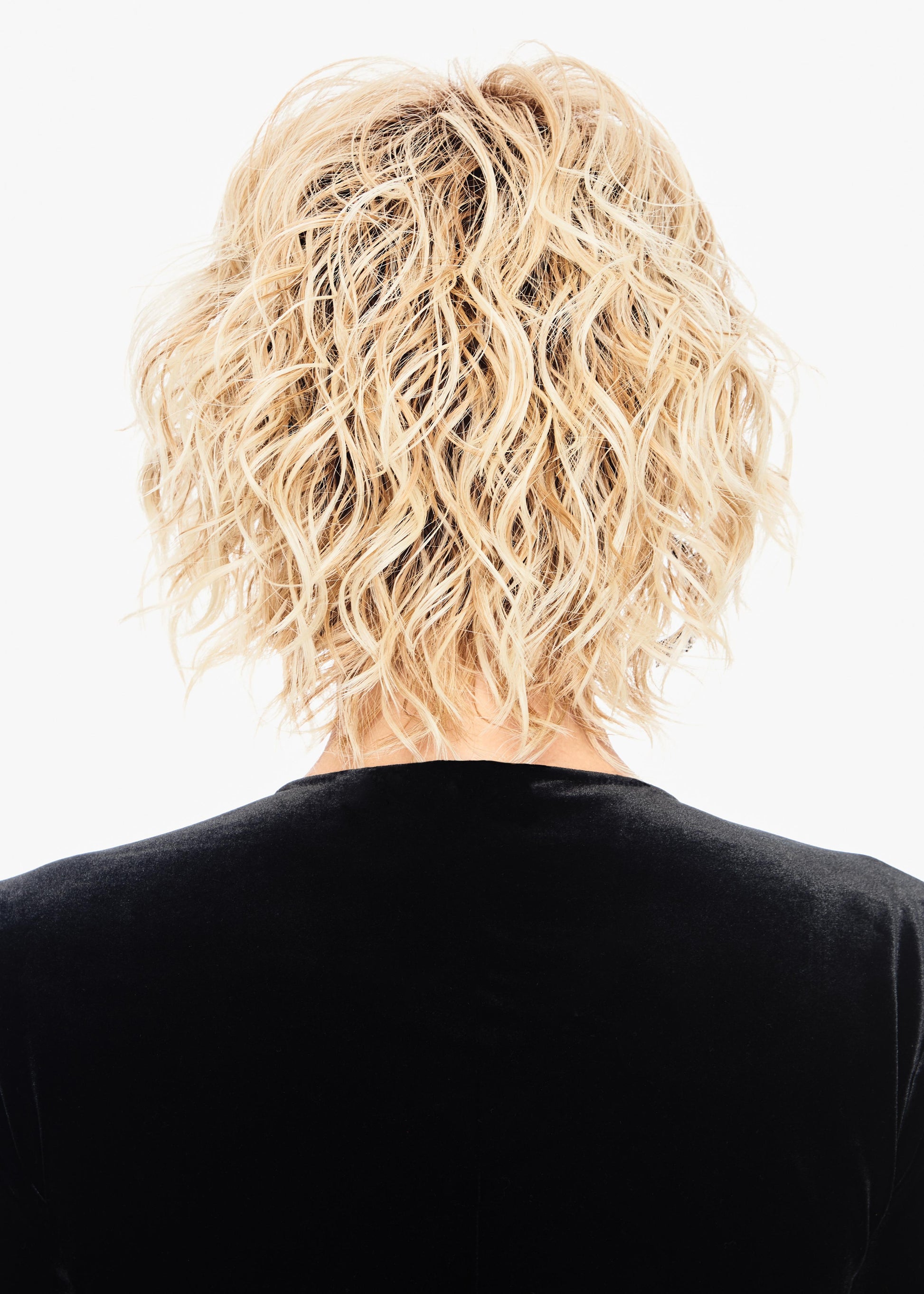 Breezy Wave Cut wig by Hairdo