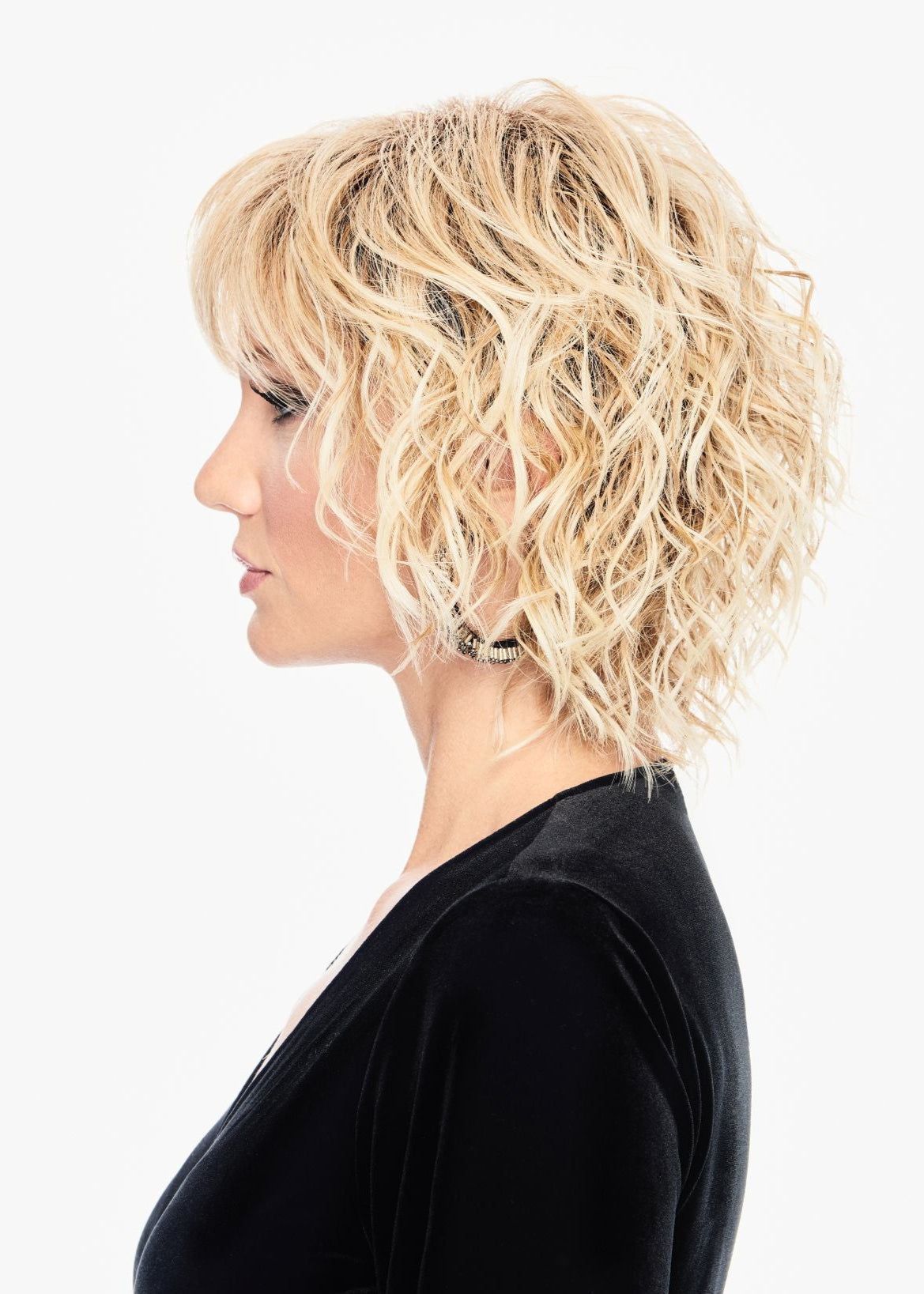Breezy Wave Cut wig by Hairdo
