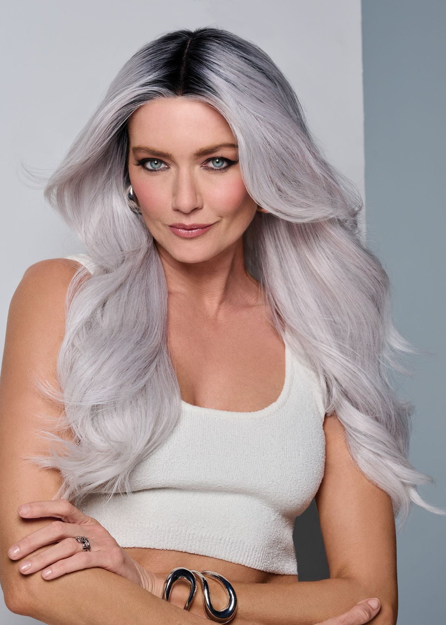 Queue The Hue wig Raquel Welch