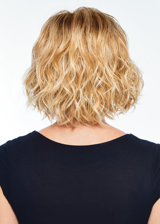 Sweetly Waved wig by Hairdo